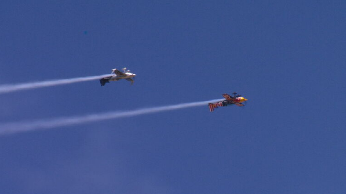 Matt Hall puts on impressive show at Lake Macquarie following cancellation of Air Race World Championship