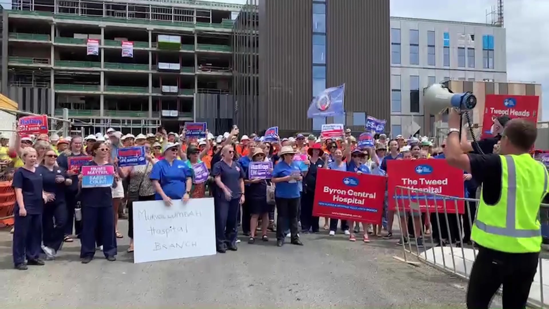 Nurses and midwives strike at new Tweed Hospital with support from construction workers